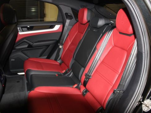 Certified 2025 Porsche Cayenne Coupe AWD/4WD image 30