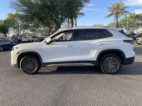 Used 2025 Volkswagen Tiguan S image 2