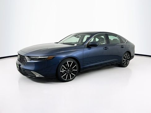 Used 2024 Honda Accord Touring image 3
