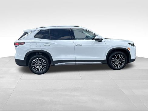 Used 2025 Volkswagen Tiguan S w/ 18" Wheel Package FWD image 4