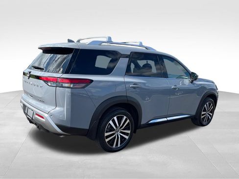 Used 2025 Nissan Pathfinder Platinum w/ Cargo Package FWD image 5