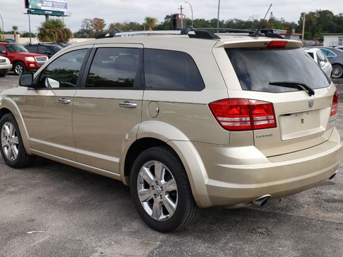 Used 2010 Dodge Journey R/T w/ Navigation & Sound Group I image 5