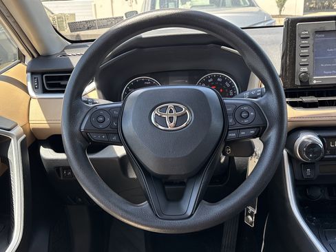 Used 2022 Toyota RAV4 LE AWD/4WD image 17