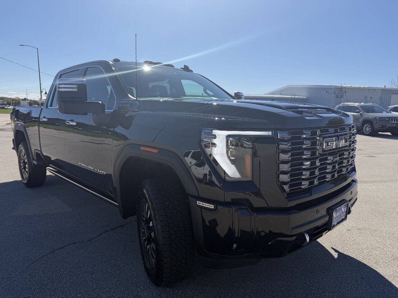 Used 2025 GMC Sierra 2500 Denali Ultimate AWD/4WD image 3