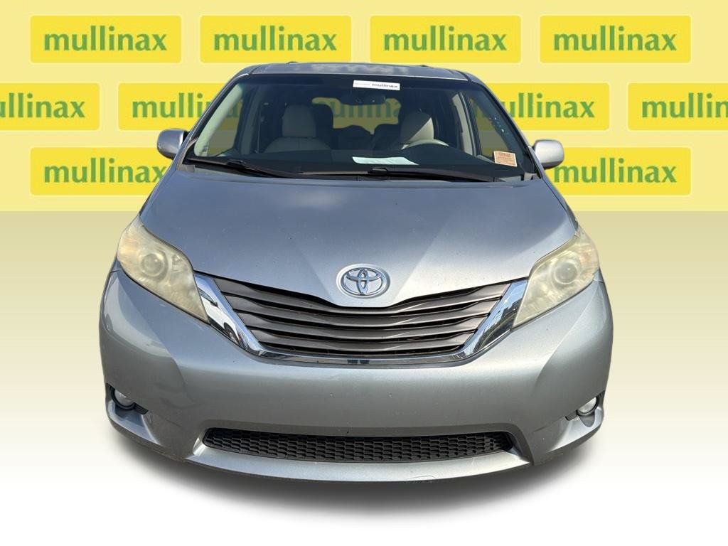 Used 2011 Toyota Sienna XLE w/ Premium Pkg FWD image 3