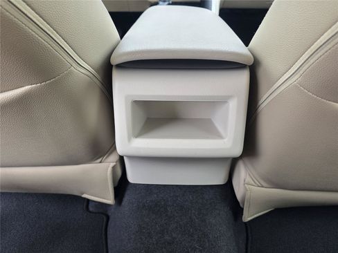 Used 2018 Toyota Camry LE FWD image 29