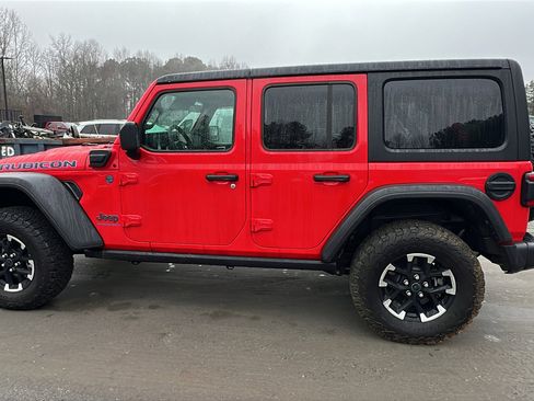 Used 2025 Jeep Wrangler Rubicon w/ Convenience Group image 11