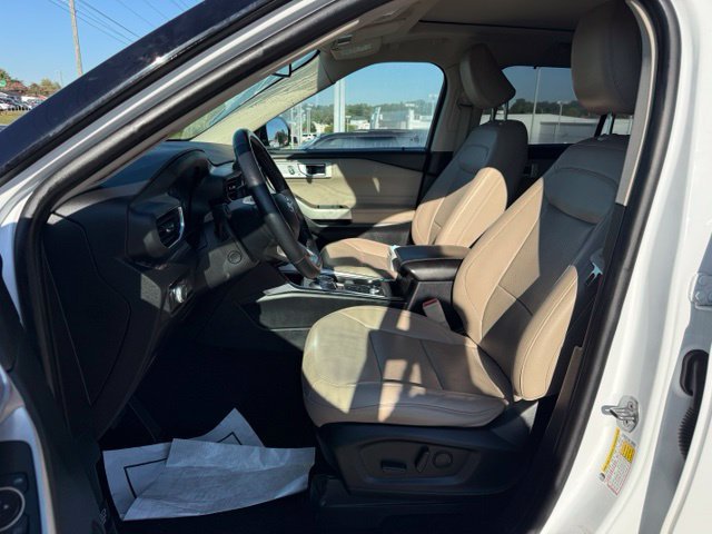 Used 2021 Ford Explorer Limited w/ Equipment Group 301A AWD/4WD image 17
