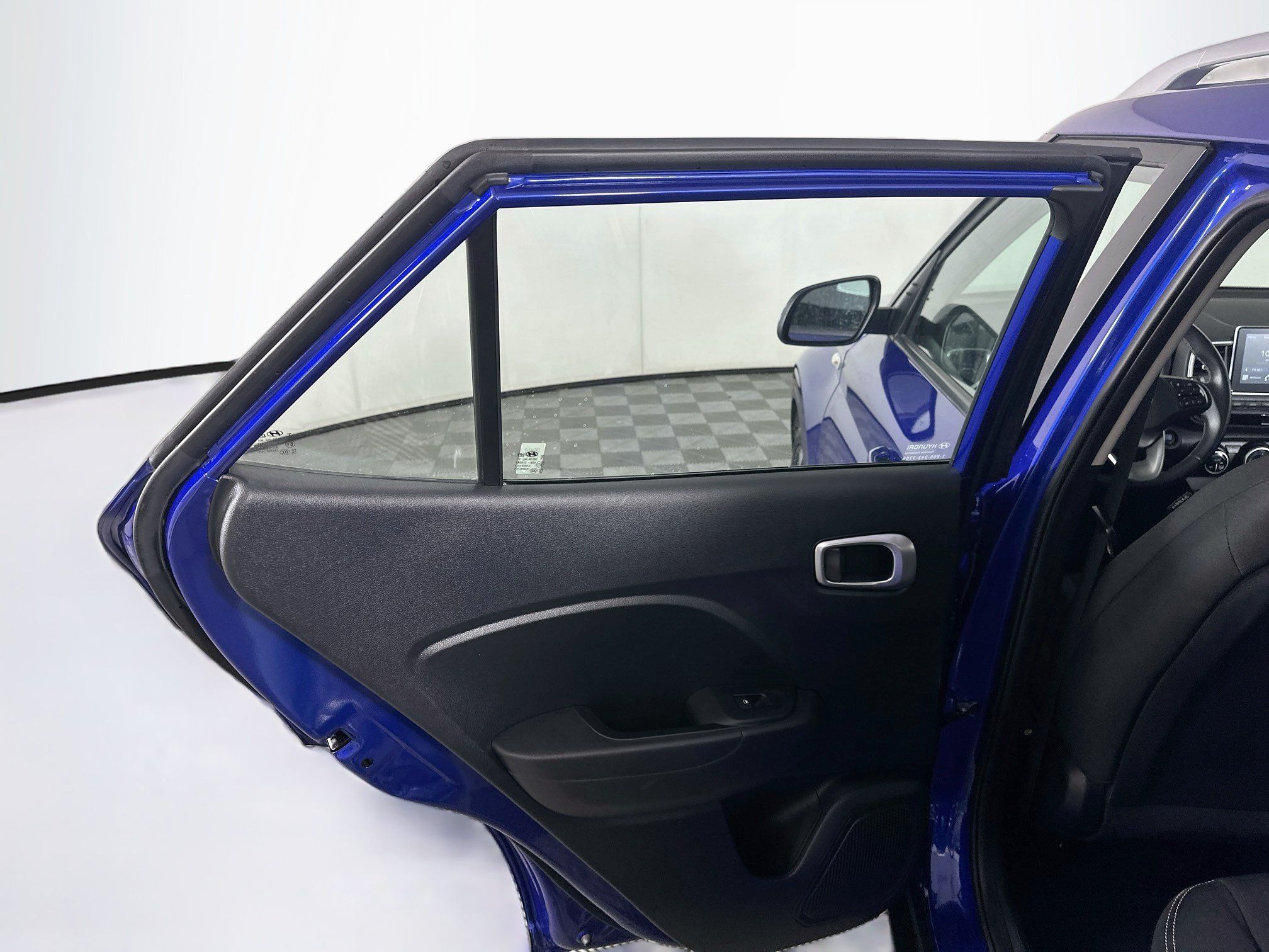 Used 2025 Hyundai Venue SEL FWD image 25