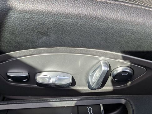 Used 2019 Porsche 718 Boxster RWD image 16