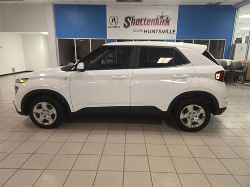 Used 2020 Hyundai Venue SE image 5