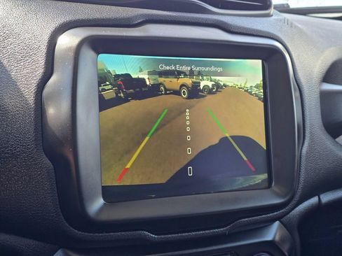 Used 2023 Jeep Renegade Latitude w/ Sun/Sound Group AWD/4WD image 23