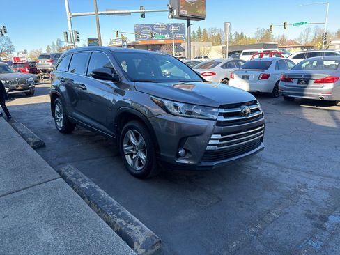 Used 2018 Toyota Highlander Limited image 10