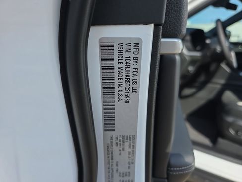 New 2026 Jeep Grand Cherokee Altitude AWD/4WD image 37