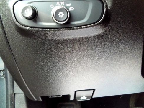 Used 2020 Chevrolet Equinox LT FWD image 9