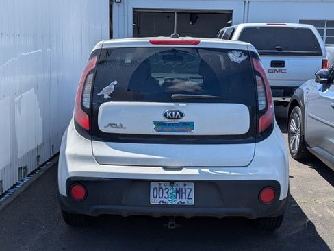 Used 2018 Kia Soul FWD image 3