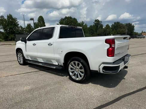 Used 2021 Chevrolet Silverado 1500 High Country w/ Technology Package AWD/4WD image 6