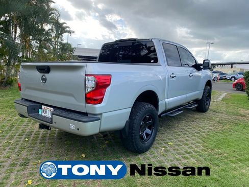 Used 2021 Nissan Titan SV w/ SV Convenience Package image 7