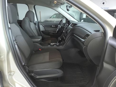Used 2015 Chevrolet Traverse LT w/ Style and Technology Package FWD image 30