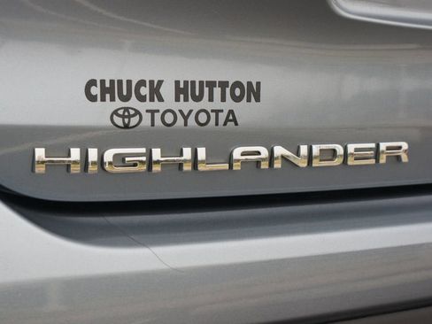 Used 2022 Toyota Highlander XLE image 18