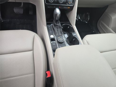 Certified 2023 Volkswagen Atlas SE w/ Black Wheel Package image 23