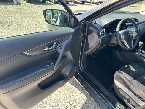 Used 2014 Nissan Rogue SV AWD/4WD image 9