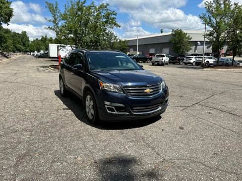 Used 2017 Chevrolet Traverse LT w/ Style and Technology Package AWD/4WD image 4