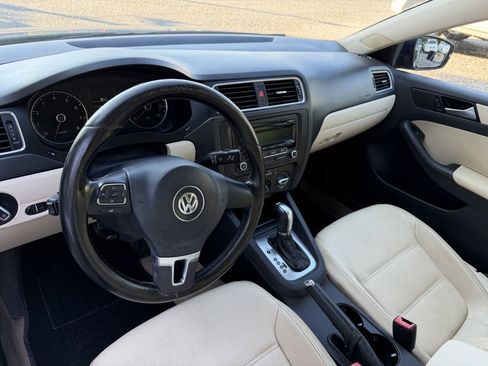 Used 2012 Volkswagen Jetta SE FWD image 9