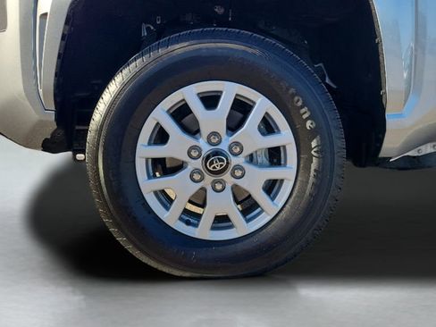 Certified 2025 Toyota Tacoma SR5 AWD/4WD image 27