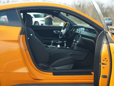 Used 2018 Ford Mustang Coupe image 17