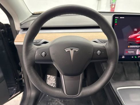 Used 2022 Tesla Model Y Long Range image 27