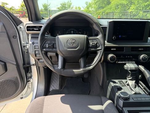 Used 2025 Toyota Tacoma SR AWD/4WD image 16