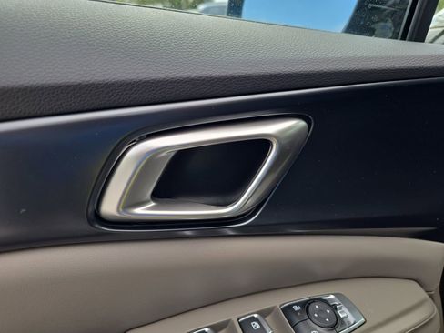 New 2026 Kia Carnival LXS FWD image 19