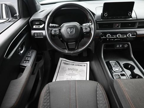 Used 2025 Honda Pilot Sport image 15