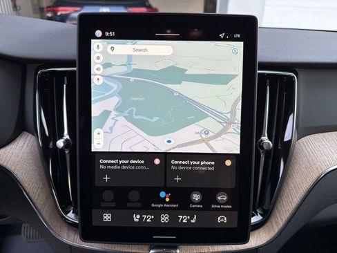 New 2026 Volvo XC60 B5 Plus w/ Climate Package image 4