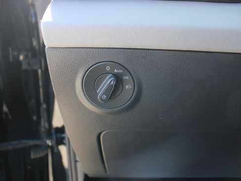 Used 2023 Volkswagen Taos SE FWD image 13