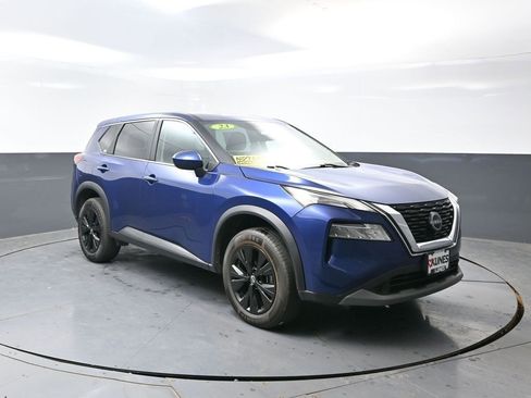Used 2023 Nissan Rogue SV image 6