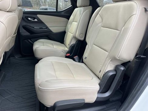 Used 2022 Chevrolet Traverse Premier FWD image 20