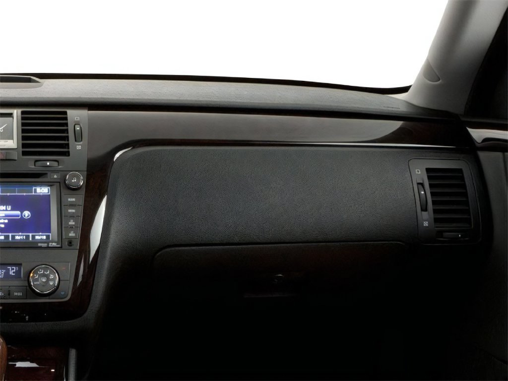 Used 2010 Cadillac DTS Luxury FWD image 14