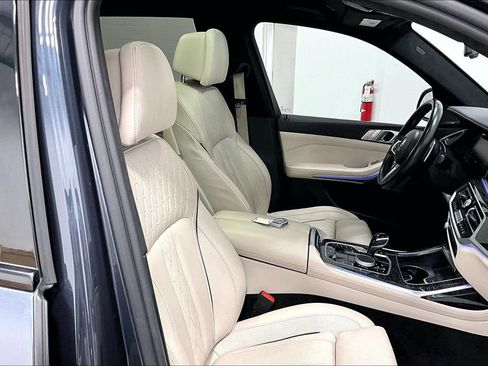 Used 2022 BMW X7 xDrive40i w/ M Sport Package AWD/4WD image 7