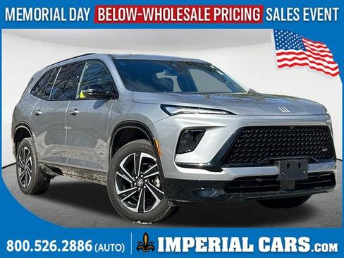 Used 2025 Buick Enclave Sport Touring FWD image 1