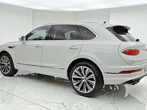 Certified 2022 Bentley Bentayga image 9