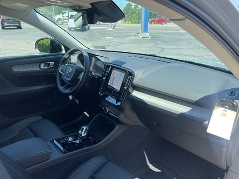 New 2026 Volvo XC40 B5 Ultra w/ Protection Package Premier AWD/4WD image 36