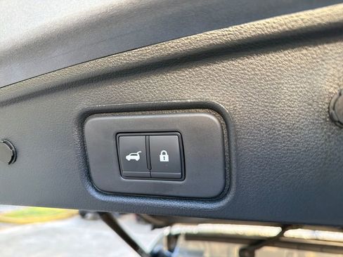 New 2026 Nissan Pathfinder SL FWD image 32