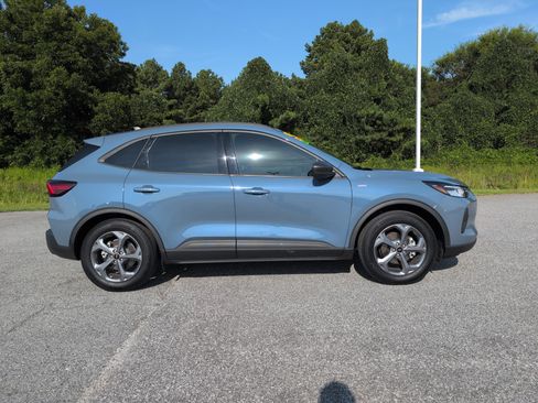 Used 2025 Ford Escape ST-Line w/ Tech Pack #1 FWD image 10