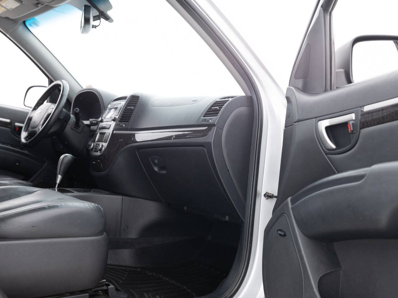 Used 2009 Hyundai Santa Fe Limited FWD image 28