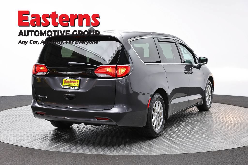 Used 2022 Chrysler Voyager LX FWD image 6