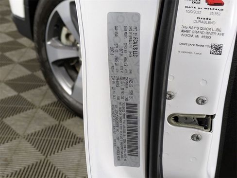 Used 2019 Jeep Cherokee Limited image 34