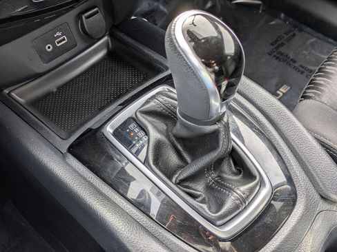 Used 2019 Nissan Rogue SV image 22