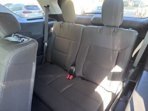 Used 2022 Ford Explorer XLT AWD/4WD image 35